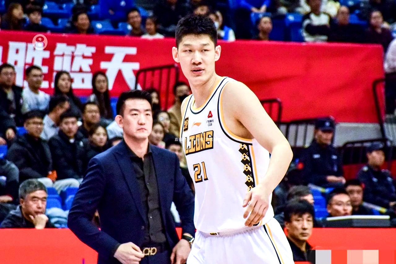 新疆队逆转青岛队，胡金秋刷新纪录的简单介绍