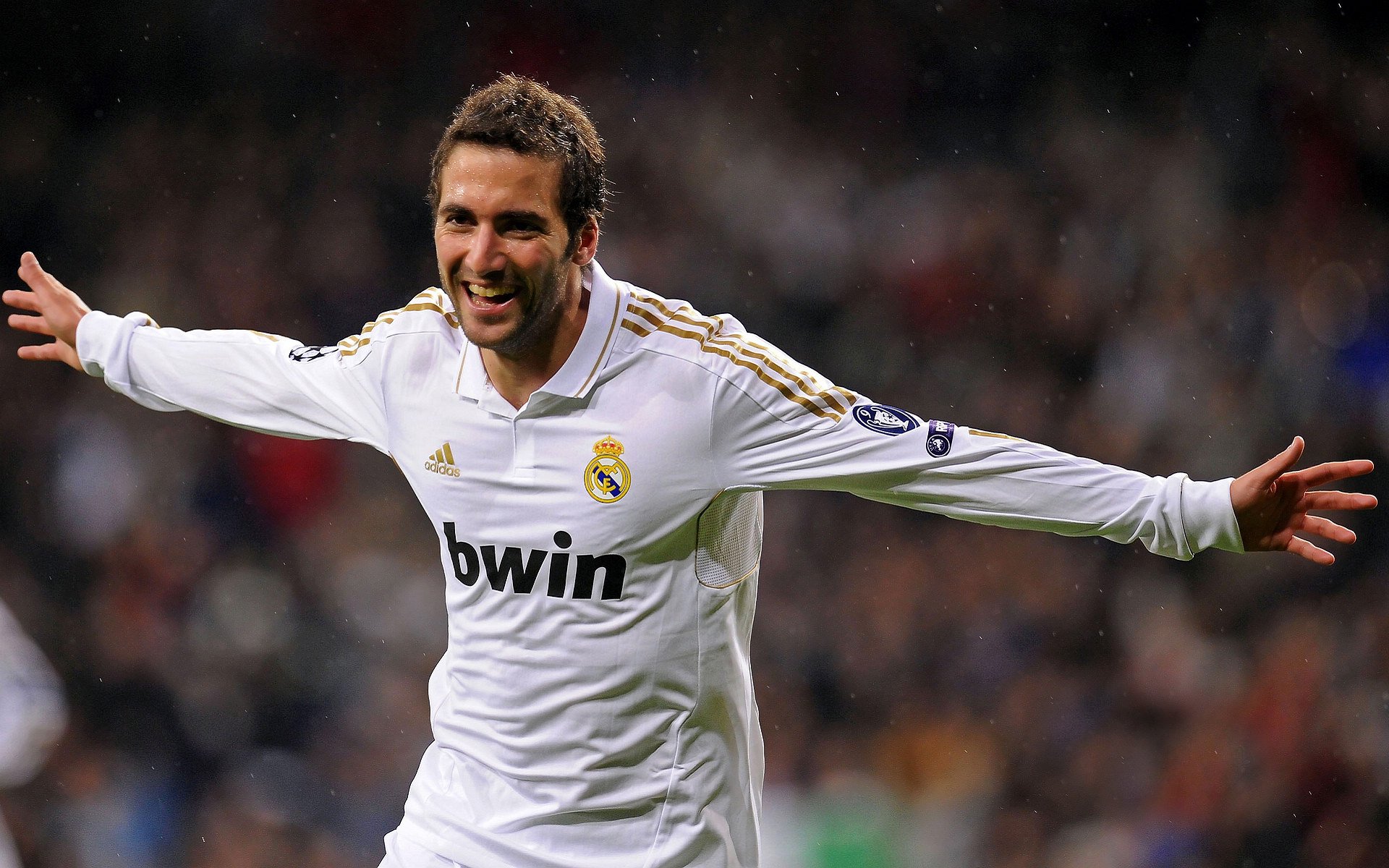 当基辅的雪遇见亚松森的风,福登生涯之夜照亮足球的平行宇宙