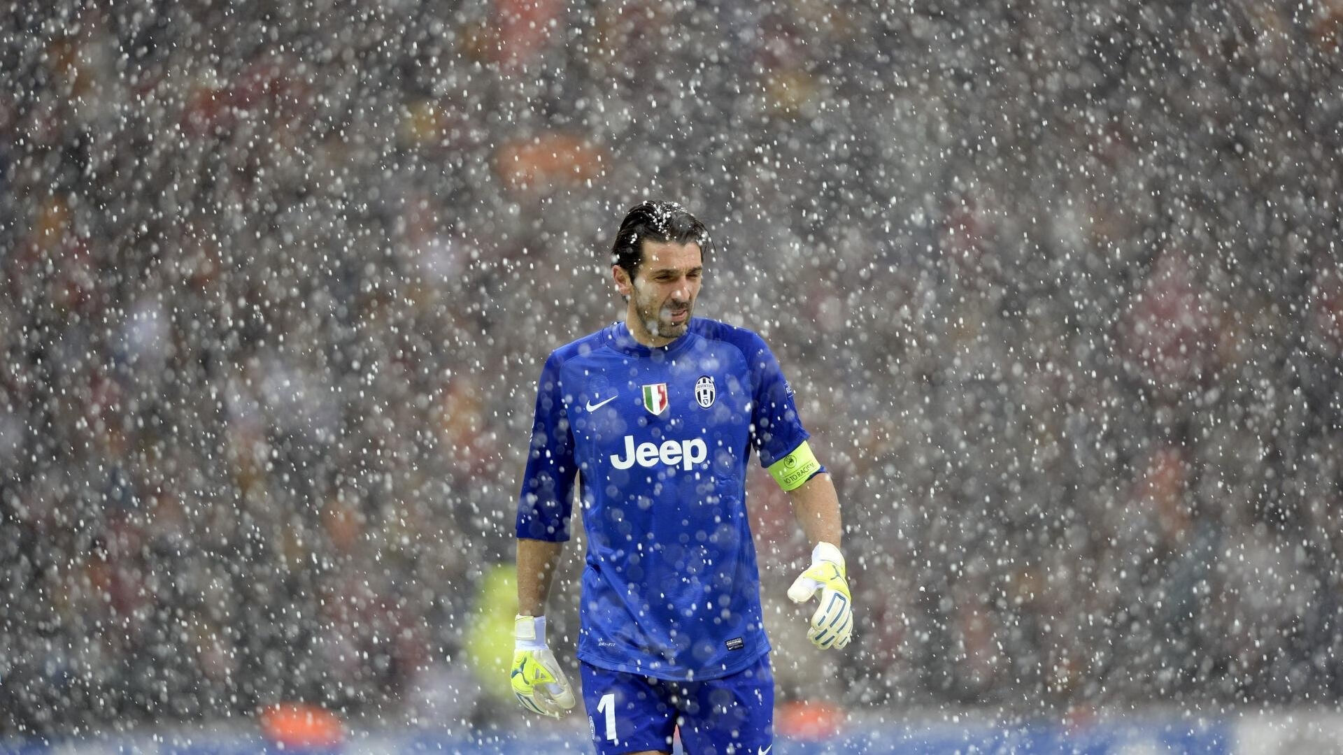 罗马铁骑碾过安菲尔德，阿什拉夫一鸣惊人改写战局